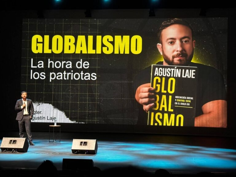 Agustín Laje presentó en Santa Marta su libro “Globalismo” ante un teatro lleno