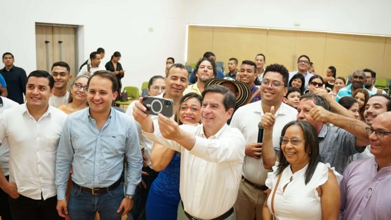 JUAN FERNANDO CRISTO LIDERÓ FORO SOBRE LOS RETOS DE LA AUTONOMÍA TERRITORIAL EN SANTA MARTA Y EL MAGDALENA.