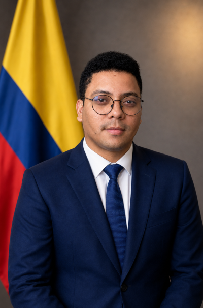 Retrato oficial con bandera colombiana
